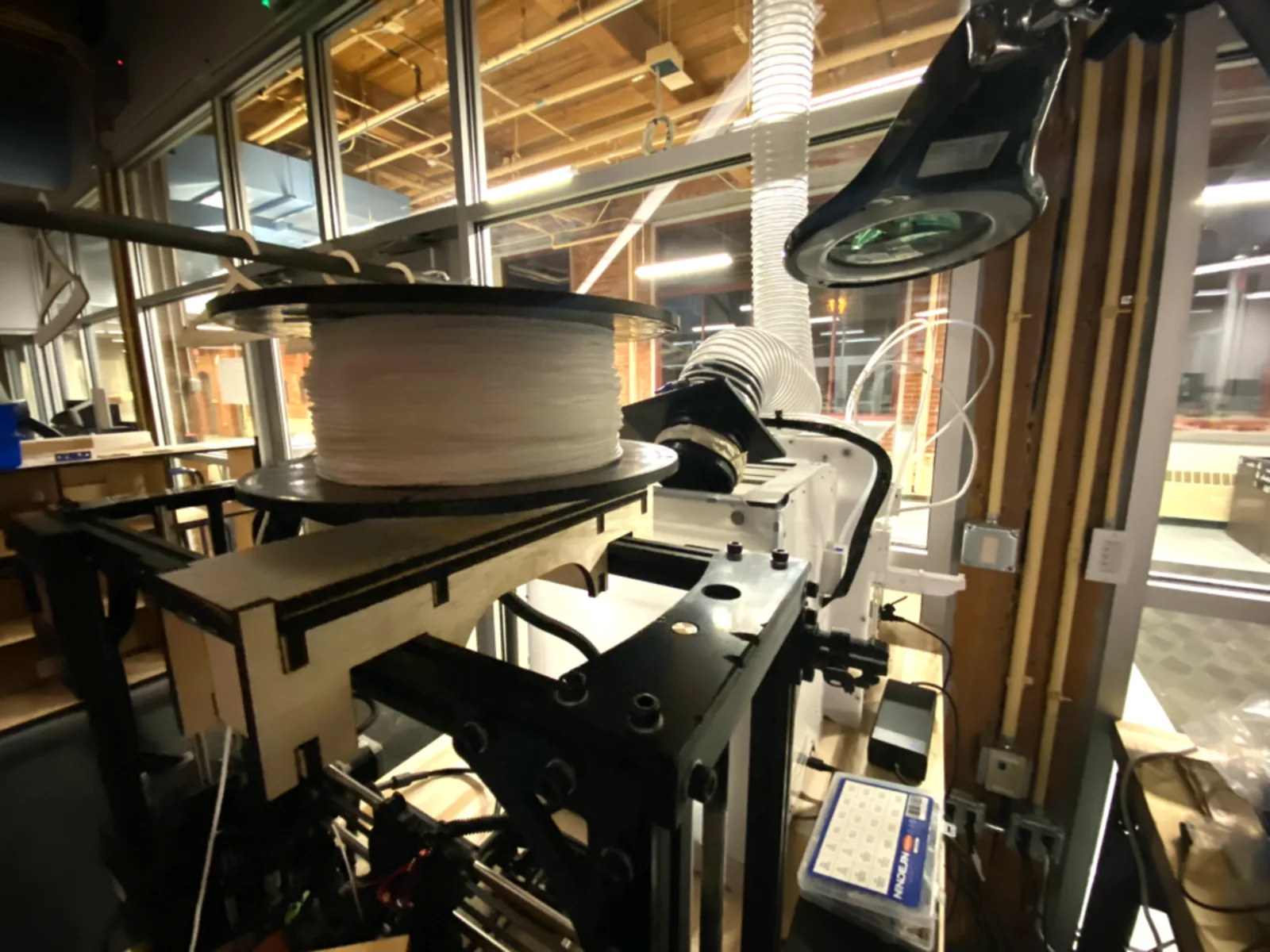 Low friction feeder